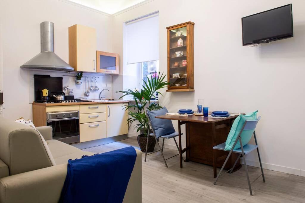 Colosseum/Panisperna Nina Apartament With Terrace Рим Екстер'єр фото